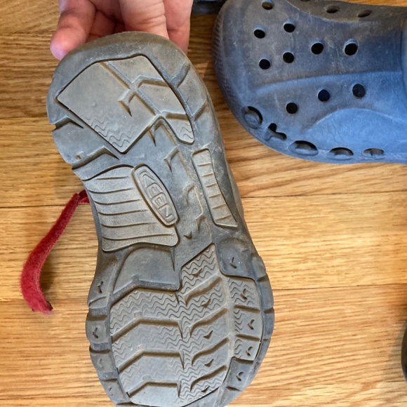 Size 13 kids used Keens (with bonus pair of crocs) - Picture 2 of 4